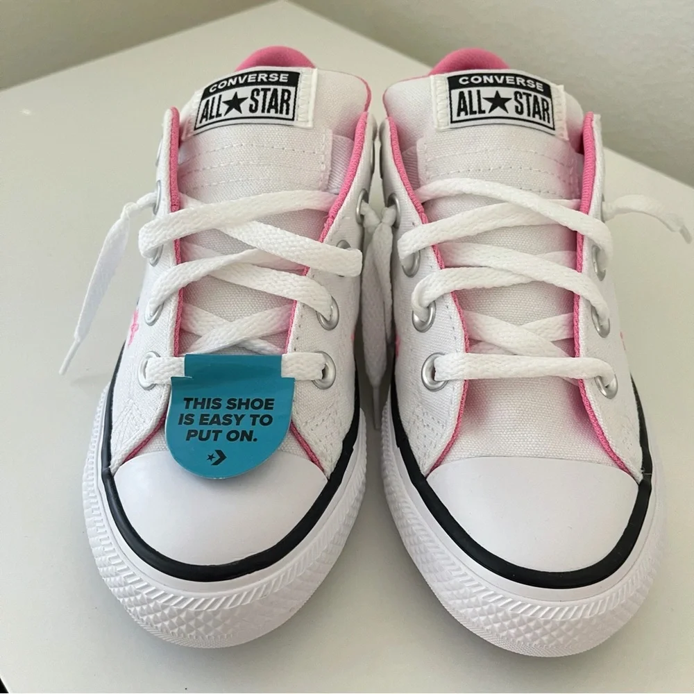 NEW Converse Girls White Chuck Taylor All Star Embroidered Flower Sneakers 1